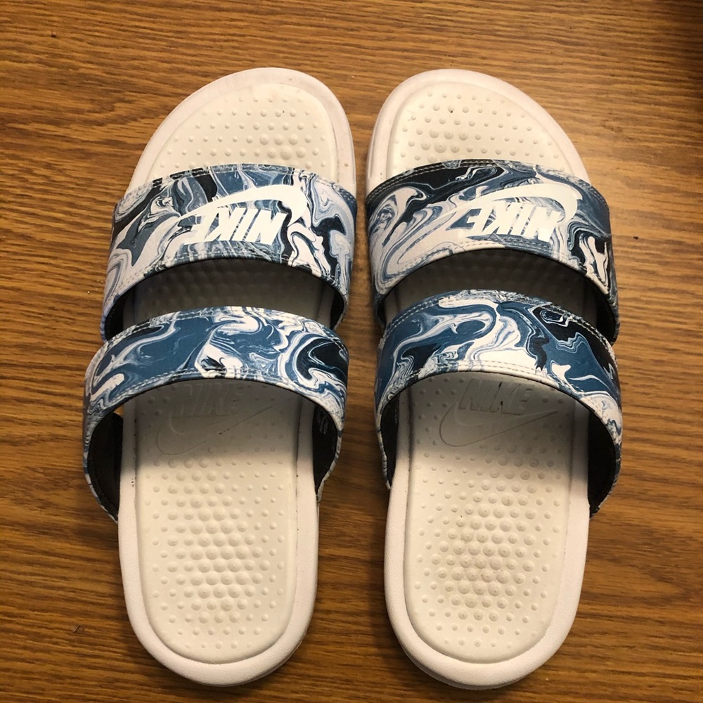 Nike size 7 slides